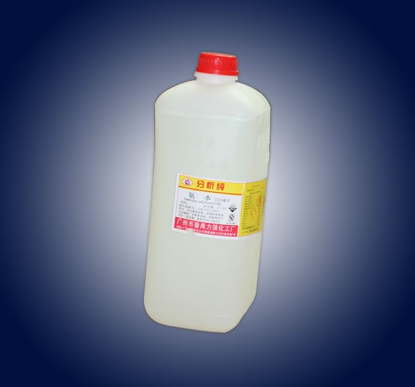 隨著季節(jié)的變化,大家的身體會(huì)在換季時(shí)會(huì)被病毒侵蝕,醫(yī)院內(nèi)為了應(yīng)對流感病毒,不得不經(jīng)常對醫(yī)院進(jìn)行消毒,然而他們所用的消毒水正是氨水。大家對消毒水并不陌生,在生活中為了家人的身體也會(huì)用到消毒水,消毒水在超市中也是經(jīng)常看到的,在消毒水中,氨水卻占有重要成分。 雖說氨水具有強(qiáng)烈的刺激性氣味,人們長期處于氨水的環(huán)境下,會(huì)使身體受到危害,因此在儲存方面必須要封閉起來,儲存氨水可用內(nèi)壁涂有桐油或?yàn)r青,同時(shí)也方便運(yùn)輸。氨水用于醫(yī)學(xué)上并沒有強(qiáng)烈的刺激性,也不會(huì)危害到人體的健康,也不會(huì)說因?yàn)榘彼卸揪筒桓矣糜谙痉矫妗?1,氨水行業(yè)生命周期。通過對氨水行業(yè)的市場增長率、需求增長率、產(chǎn)品品種、競爭者數(shù)量、進(jìn)入壁壘及退出壁壘、技術(shù)變革、用戶購買行為等研判行業(yè)所處的發(fā)展階段; 2,氨水行業(yè)市場供需平衡。通過對氨水行業(yè)的供給狀況、需求狀況以及進(jìn)出口狀況研判行業(yè)的供需平衡狀況,以期掌握行業(yè)市場飽和程度; 3,氨水行業(yè)競爭格局。通過對氨水行業(yè)的供應(yīng)商的討價(jià)還價(jià)能力、購買者的討價(jià)還價(jià)能力、潛在競爭者進(jìn)入的能力、替代品的替代能力、行業(yè)內(nèi)競爭者的競爭能力的分析,掌握決定行業(yè)利潤水平的五種力量; 4,氨水行業(yè)經(jīng)濟(jì)運(yùn)行。主要為數(shù)據(jù)分析,包括氨水行業(yè)的競爭企業(yè)個(gè)數(shù)、從業(yè)人數(shù)、工業(yè)總產(chǎn)值、銷售產(chǎn)值、出口值、產(chǎn)成品、銷售收入、利潤總額、資產(chǎn)、負(fù)債、行業(yè)成長能力、盈利能力、償債能力、運(yùn)營能力。 5,氨水行業(yè)市場競爭主體企業(yè)。包括企業(yè)的產(chǎn)品、業(yè)務(wù)狀況(BCG)、財(cái)務(wù)狀況、競爭策略、市場份額、競爭力(SWOT分析)分析等。 6,投融資及并購分析。包括投融資項(xiàng)目分析、并購分析、投資區(qū)域、投資回報(bào)、投資結(jié)構(gòu)等。 7,氨水行業(yè)市場營銷。包括營銷理念、營銷模式、營銷策略、渠道結(jié)構(gòu)、產(chǎn)品策略等。